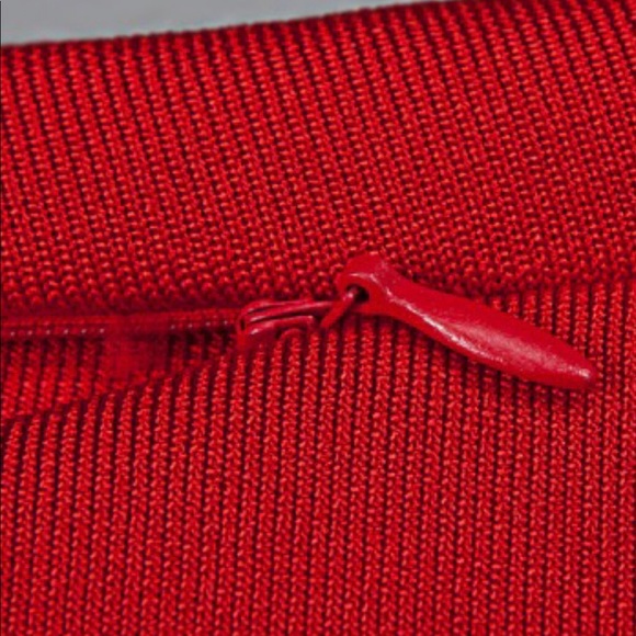 Red - Picture 4 of 6